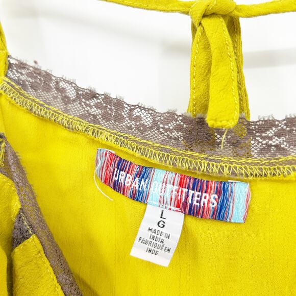 Urban Outfitters UO Womens Y2K‎ Coquette Summer Louise Lace Cami Top Size L - Picture 5 of 7